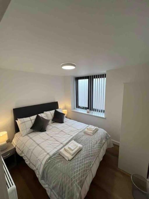 Newly Built 2 Bed Flat In The Heart Of Leek Daire Dış mekan fotoğraf